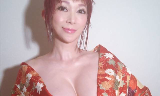 Big-Breasted Japanese Model Is Looking For A Lover, And Japan Goes Insane