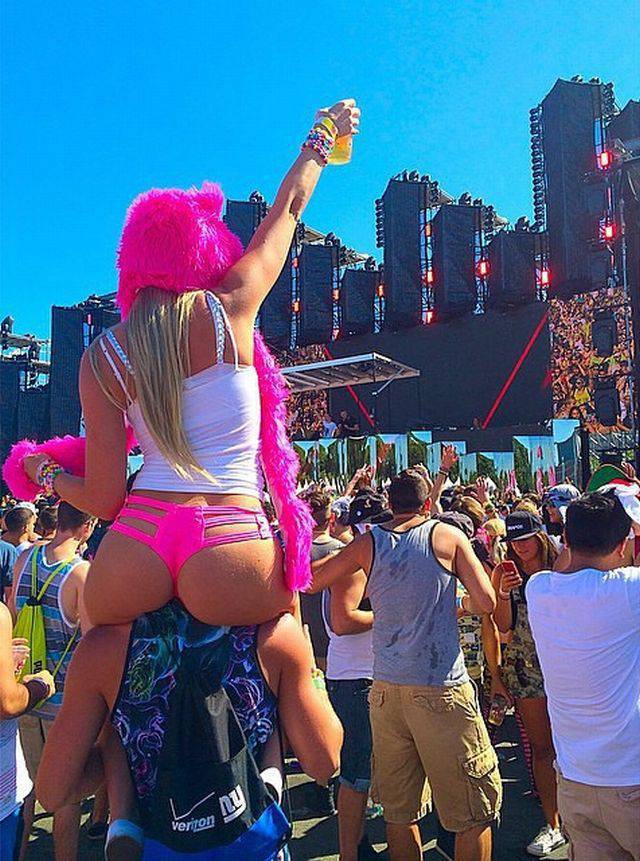 Raver Girls Don’t Even Try To Hide Anything