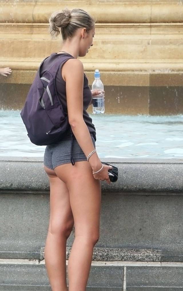 Beautiful And Sexy Girls Spotted In The Street