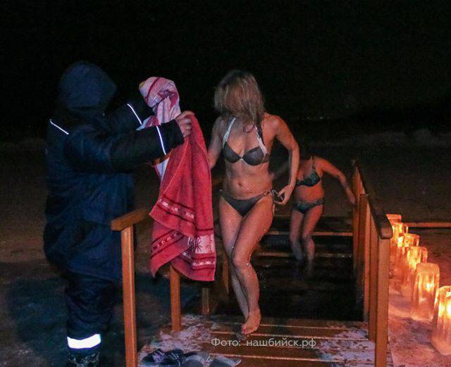 Russian Women Celebrate Orthodox Epiphany By Diving Into Icy Cold Water