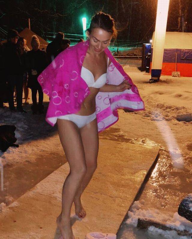 Russian Girls Celebrate Orthodox Epiphany By Diving Into Icy Cold Water. Part 2