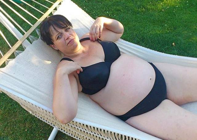 This Mom Managed To Lose Almost Half Of Her Weight After Seeing Her Photo In A Swimsuit