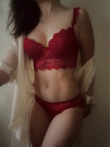 Girls Trying Their Lingerie On Is A Mesmerizing Sight!