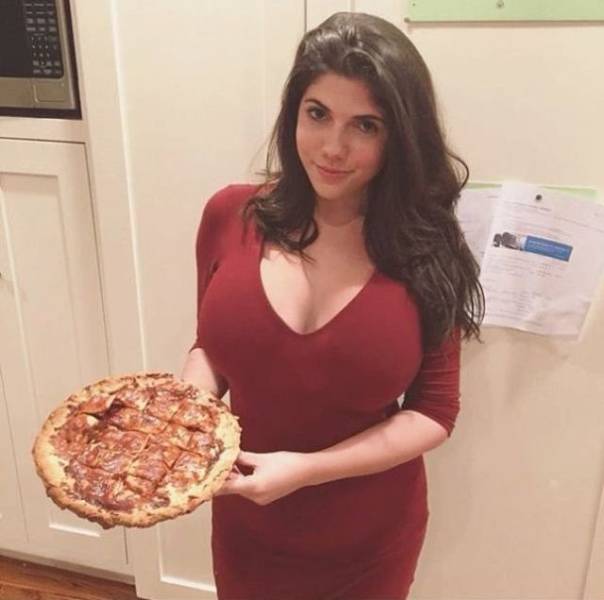 Hot Girls With Hot Pizzas