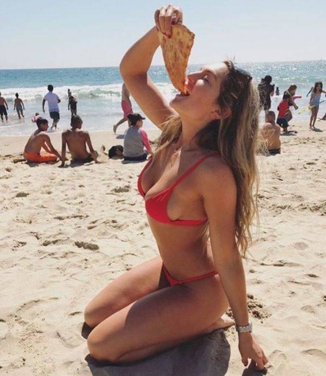 Hot Girls With Hot Pizzas