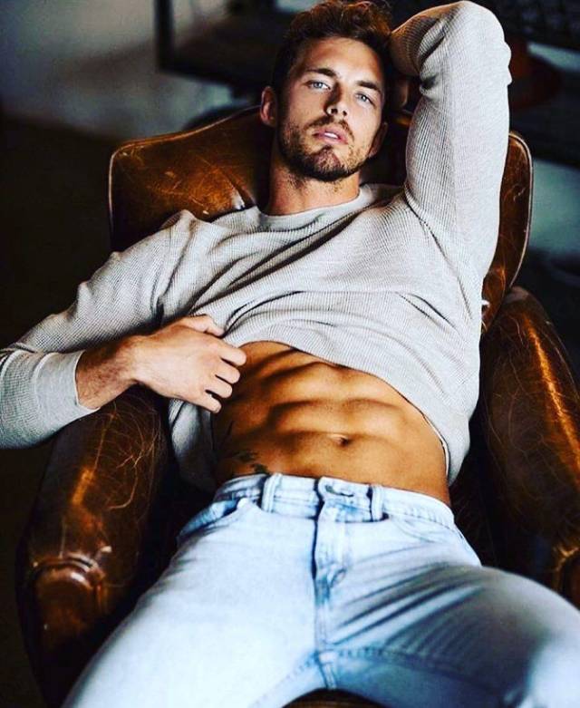 Sexy Men With Absolutely Mesmerizing Looks