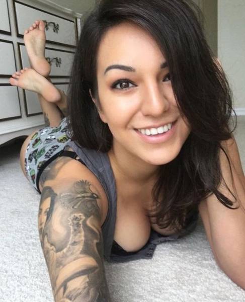 Sexy Selfies Are Always So Damn Hot!