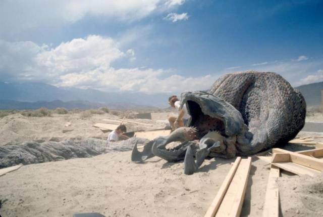 What Was Happening Behind The Scenes Of “Tremors” (1990)