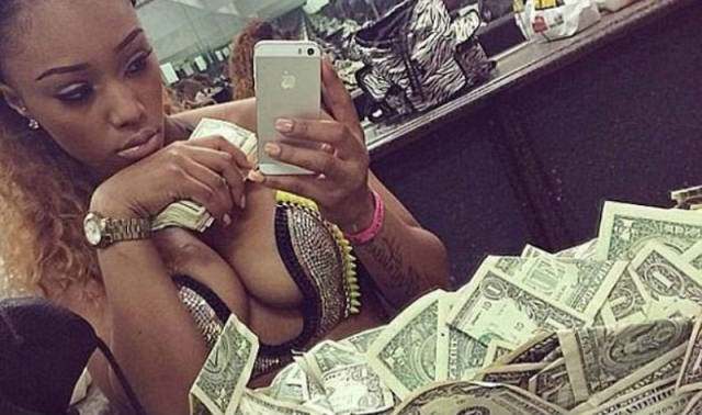 Do You Think These Strippers Bathing In Banknotes Are Really That Rich?