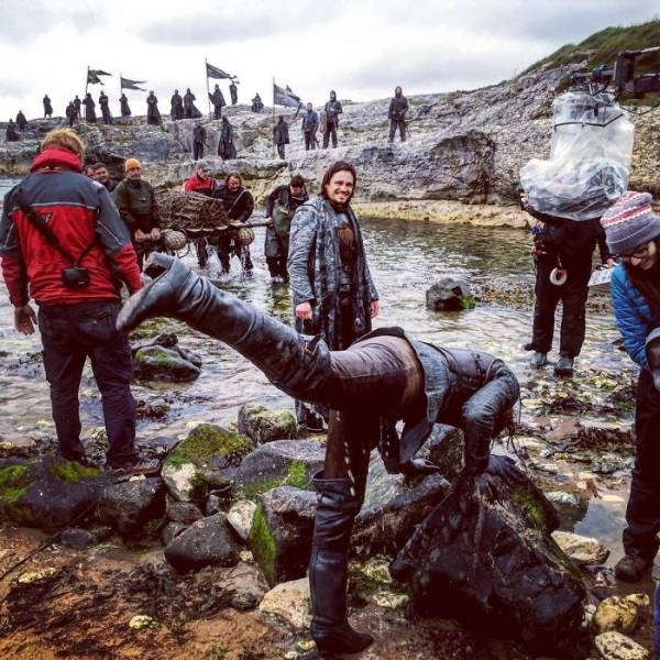 The Sincerest Shots From Behind The Scenes Of “Game Of Thrones”