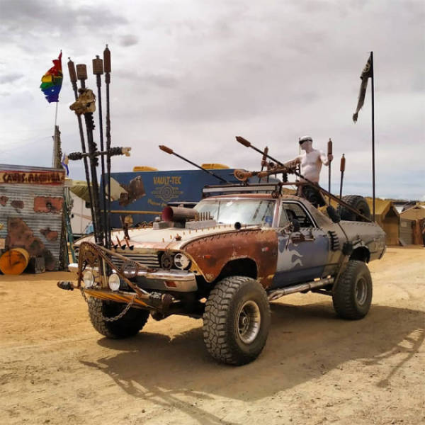 Welcome To “Wasteland”, Where Everything Is From “Mad Max”