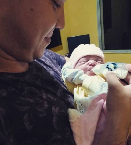 Newborn Girl Recognizes Dad’s Voice Because He Talked To Her While She Was In Her Mother’s Womb