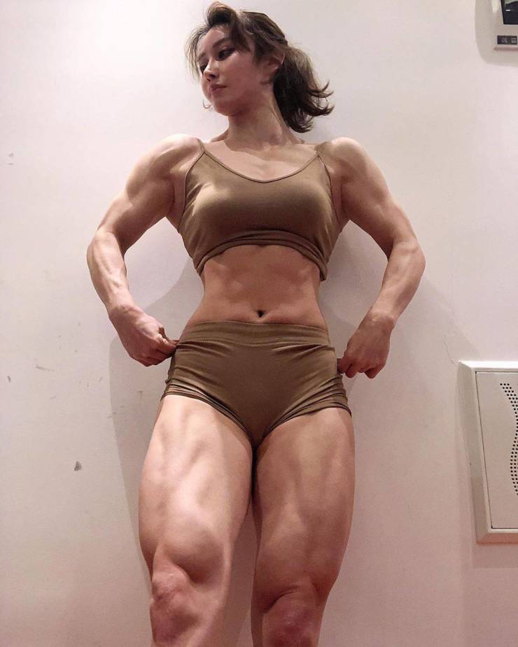 This Chinese Nurse Girl Is Also A Bodybuilder!