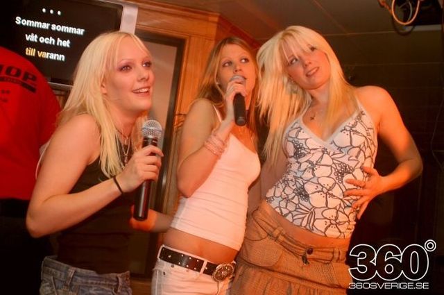 Swedish girls at the night clubs (55 pics)
