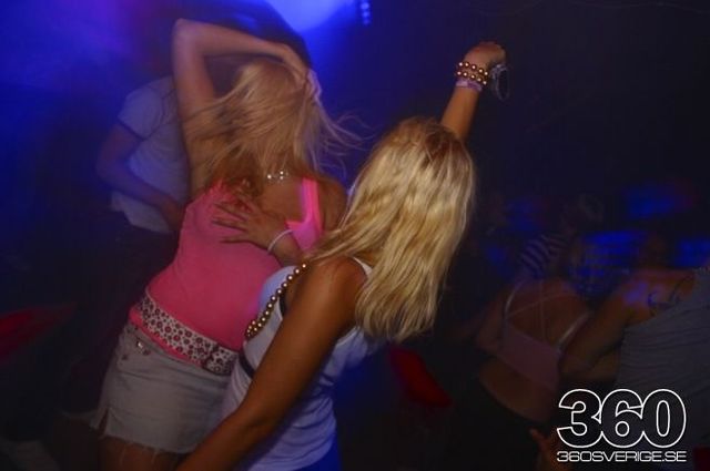 Swedish girls at the night clubs (55 pics)