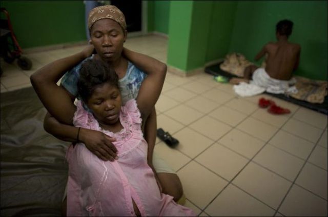 Giving birth in Haiti (15 pics)