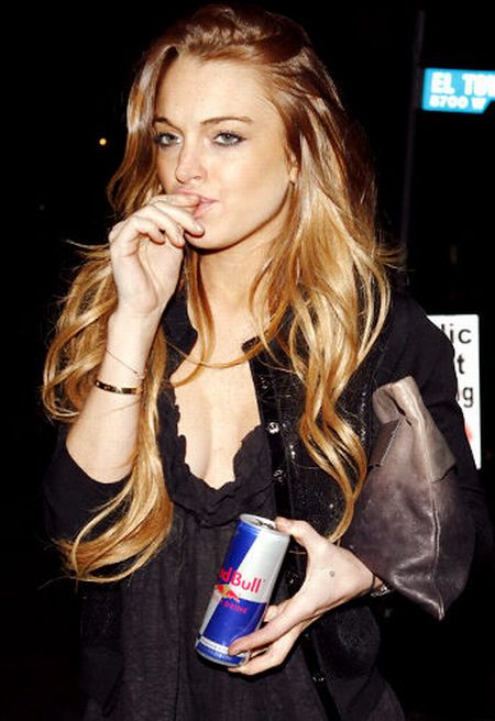 Lindsay Lohan knows how to pose for the pictures (15 pics)