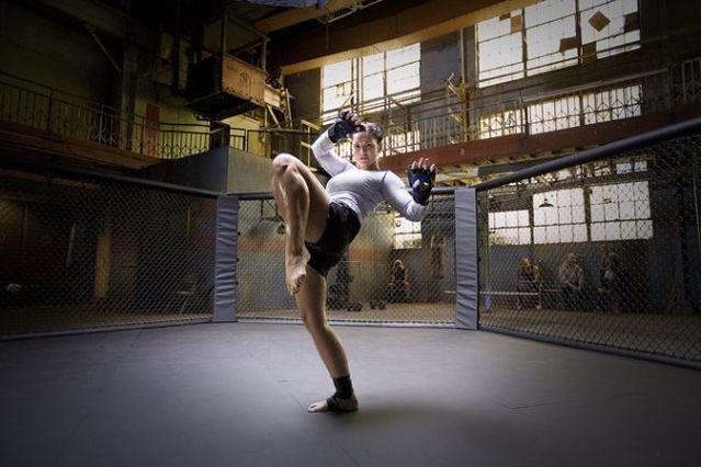 Gina Carano – the world’s best female Thai boxer (24 pics + 3 gifs + 2 videos)