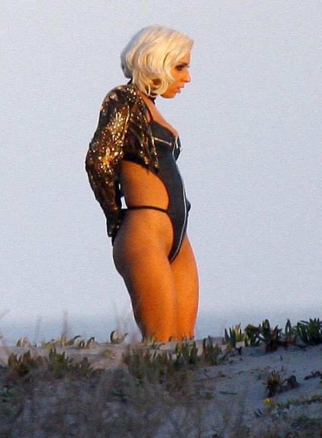 Lady Gaga’s photoshoot on the beach (13 pics)
