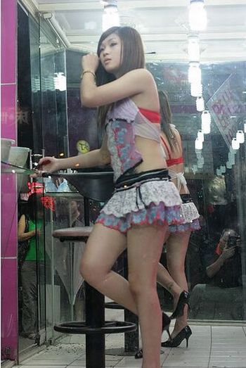 Incredible Taiwanese culture - Betel nut girls (53 pics)