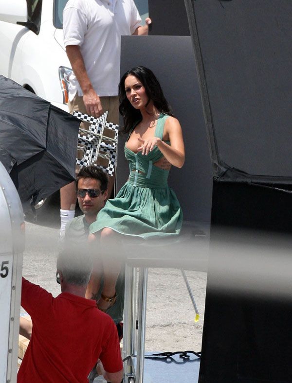 Photos of Megan Fox on the shooting of a movie (9 pics)