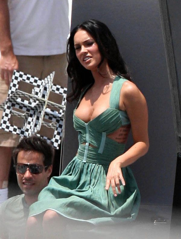 Photos of Megan Fox on the shooting of a movie (9 pics)