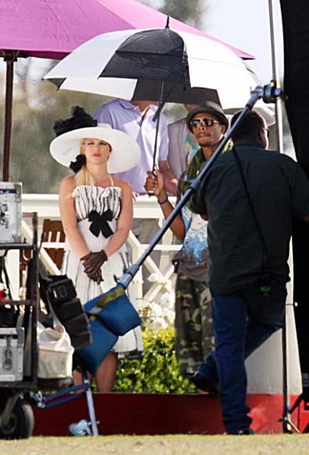 Britney Spears during her video shoot of “Radar” (15 pics)
