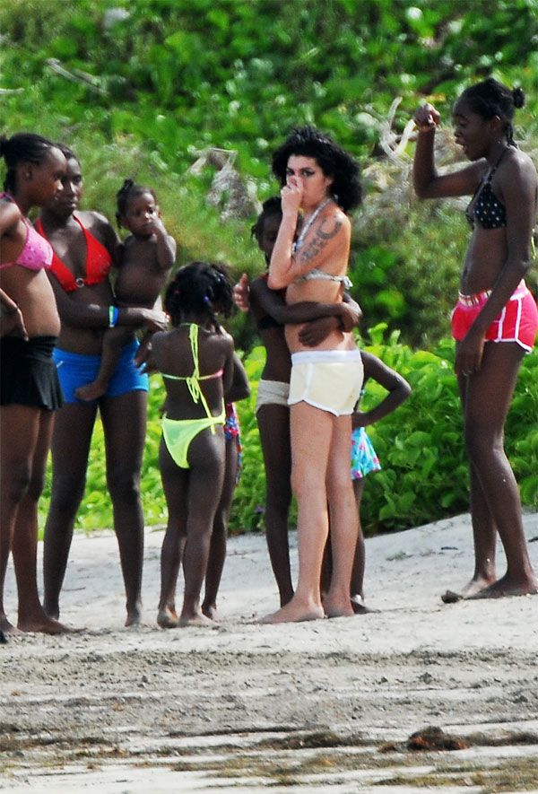 Amy Winehouse and her bikini of the day (12 pics)