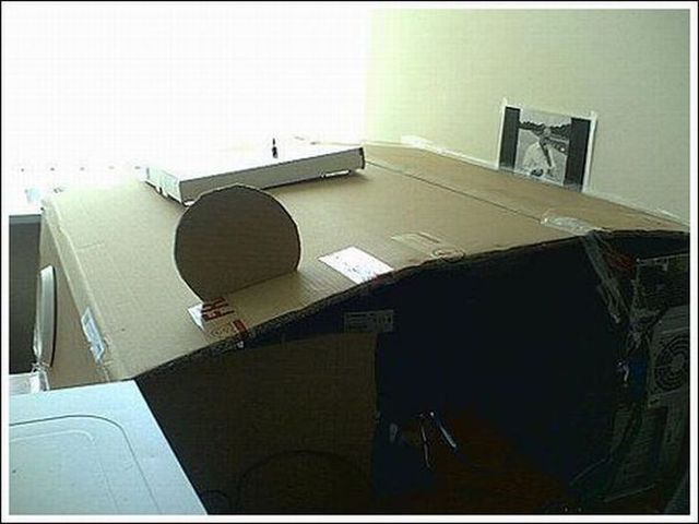 How to make a cheap and crappy office (13 pics)