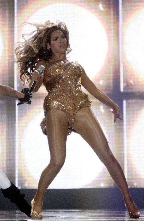 Beyonce on stage (9 pics)