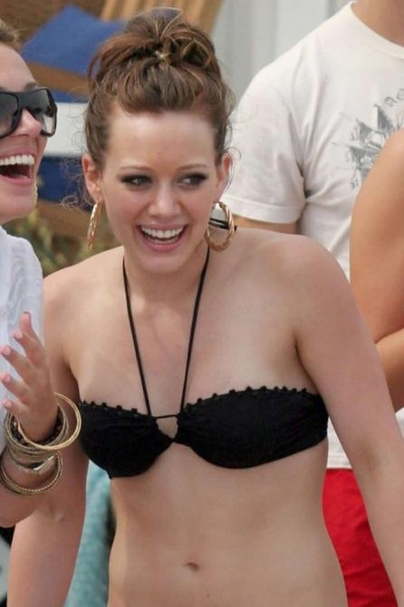Hilary Duff in bikini (12 pics)