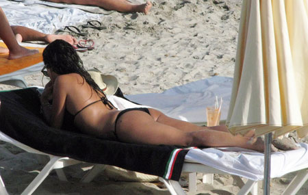 Monica Cruz in a bikini in Ibiza (11 pics)