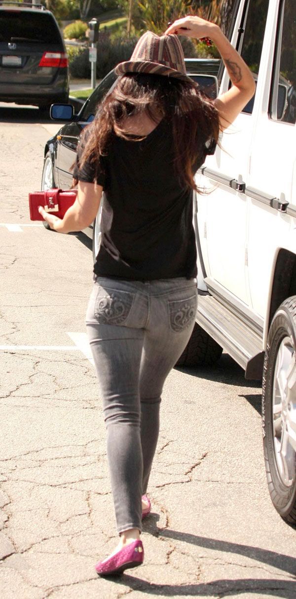 Megan Fox in tight jeans! (8 pics)