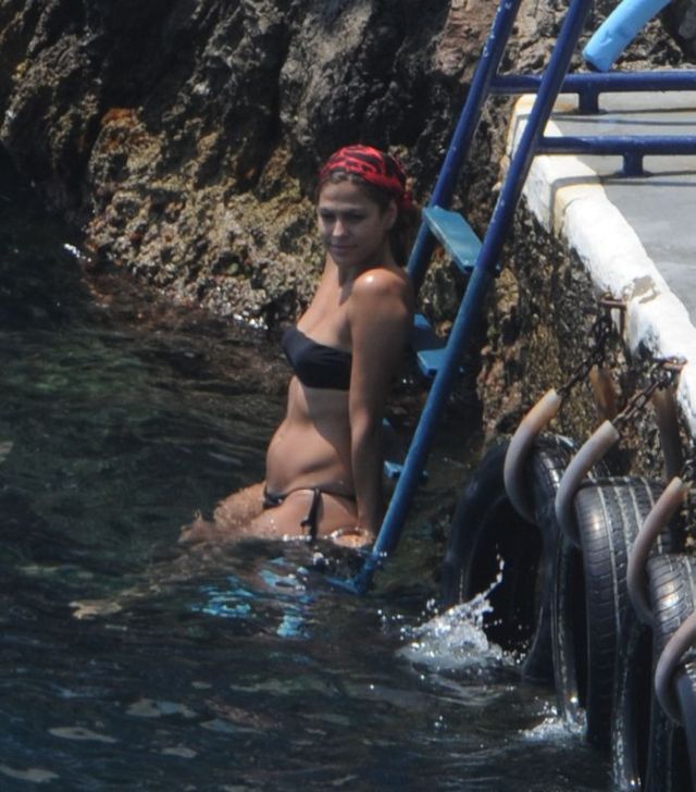 Eva Mendes in bikini (12 pics)
