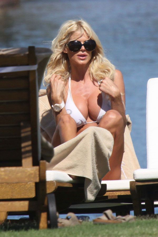 Victoria Silvstedt in her white bikini of the day (13 pics)