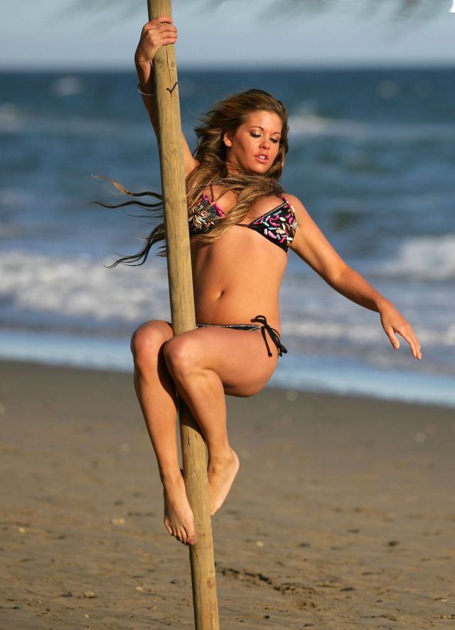 Bianca Gascoigne in bikini (13 pics)