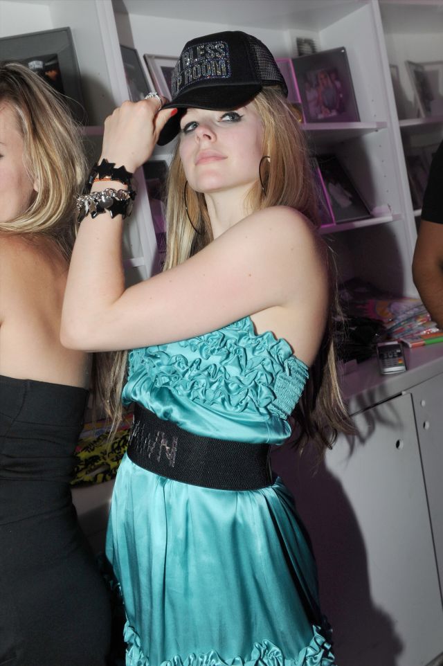 Avril Lavigne (10 pics)