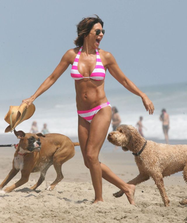 The 46-year old Lisa Rinna in bikini (12 pics)