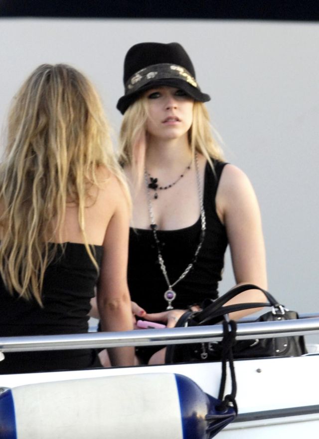 Avril Lavigne (5 pics)