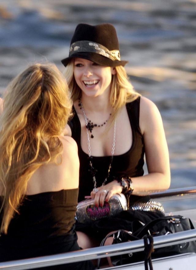 Avril Lavigne (5 pics)