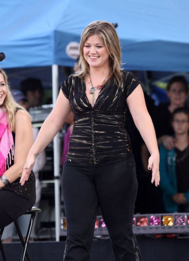 Kelly Clarkson got fat  (11 pics)