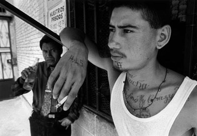 Beautiful black and white photographs of youth involved in gangs by Donna De Cesare (27 pics)