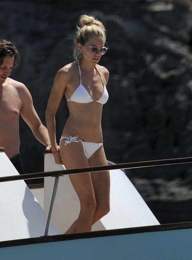 Sienna Miller in bikini (8 pics)