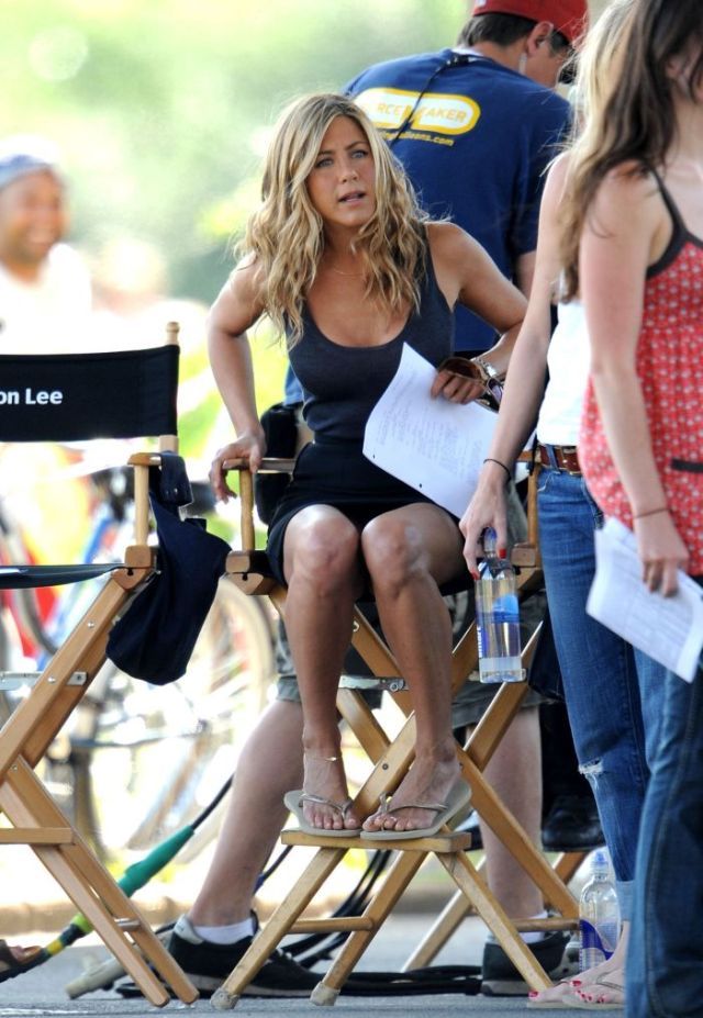 Jennifer Aniston on the set. As for me, she looks just great (8 pics)