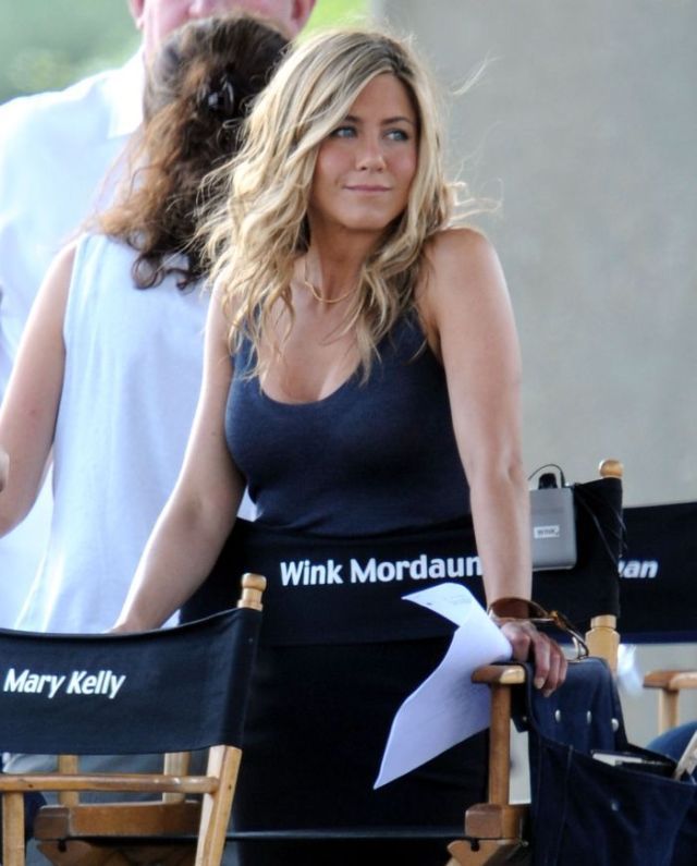 Jennifer Aniston on the set. As for me, she looks just great (8 pics)
