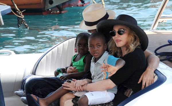 Madonna on vacation with the family (15 pics)