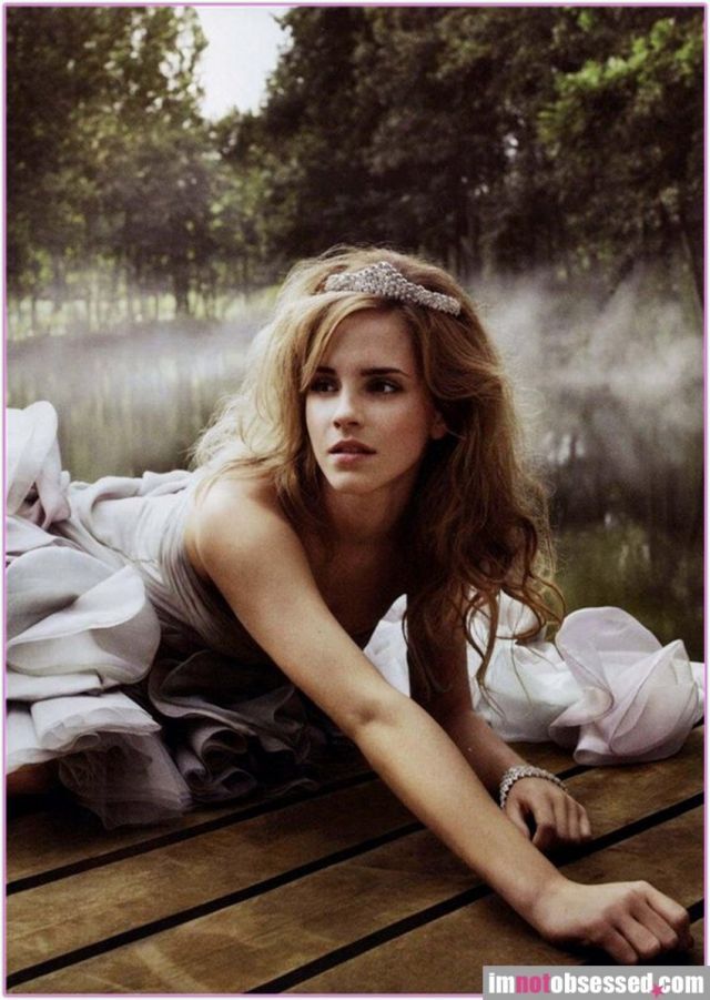 Emma Watson in Vogue magazine (9 pics)