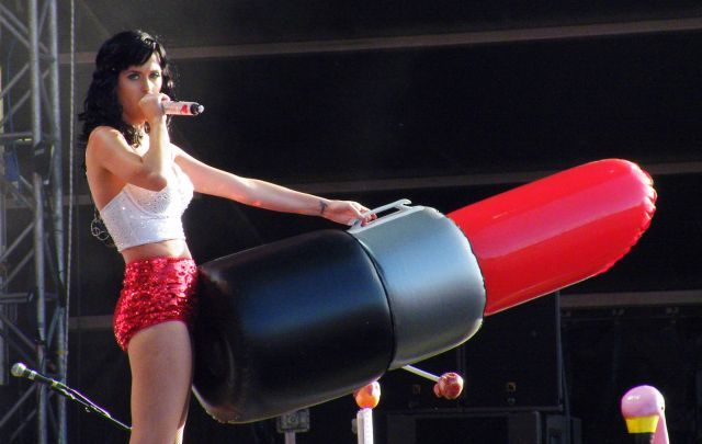 Katy Perry, a little weird and very hot. Well, the usual (12 pics)