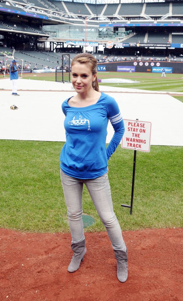 Alyssa Milano is incredibly sexy and beautiful. It seems the time has