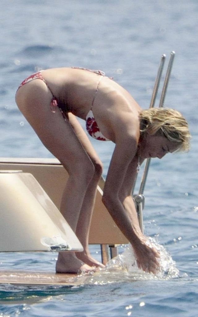 Sharon Stone in bikini on a yacht (5 pics)